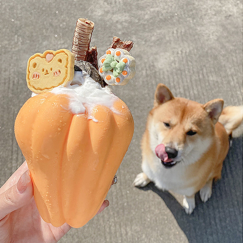 The pumpkin bites the toy